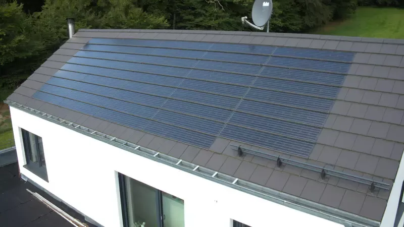 Active roof systems