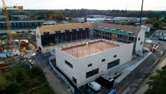  A draining flat roof as a basketball court
